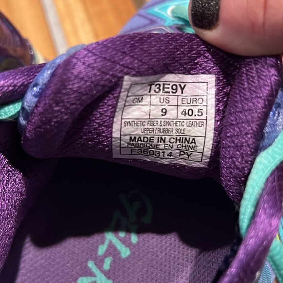 ASICS - Picture 3 of 7